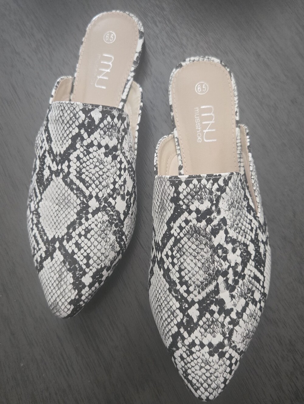 MUSSHOE Snakeskin Pointed Toe Mule Flats Black White Size 6.5 Like New - Picture 10 of 11